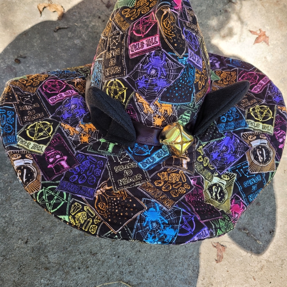 Tarot cat witch hat